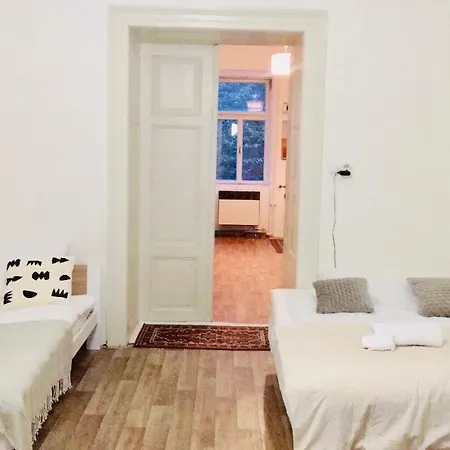 Private Room Near Dancing House Pensjonat Praga